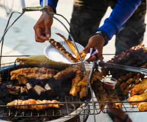 O turistă din UK a plătit peste 1.700 € pentru un kebab pe o plajă din Rio de Janeiro