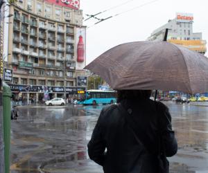 România, lovită de ciclonul Erminio: Ploi și vânt puternic în țară, ninsori la munte. Când se încălzește