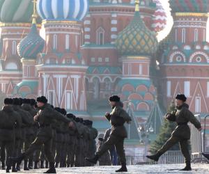 Putin scoate bărbații din companii și facultăți și îi trimite la război ca să acopere pierderile de pe front