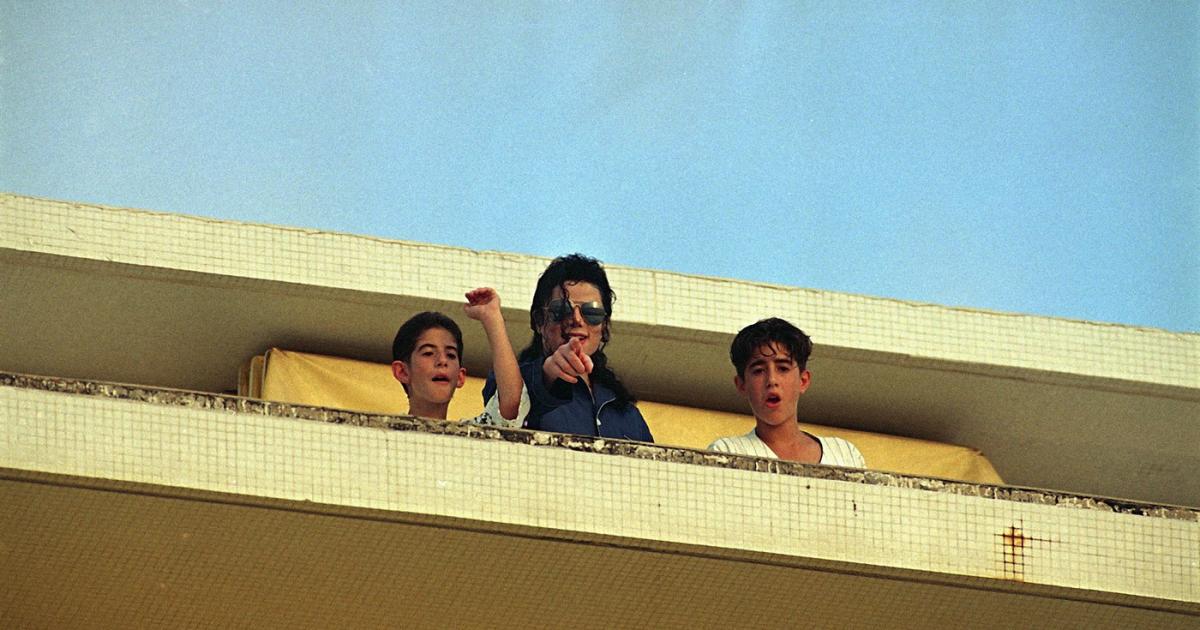 Fraţii Cascio îl acuză pe Michael Jackson de abuz. Anterior au scris o carte în care au susţin că e nevinovat