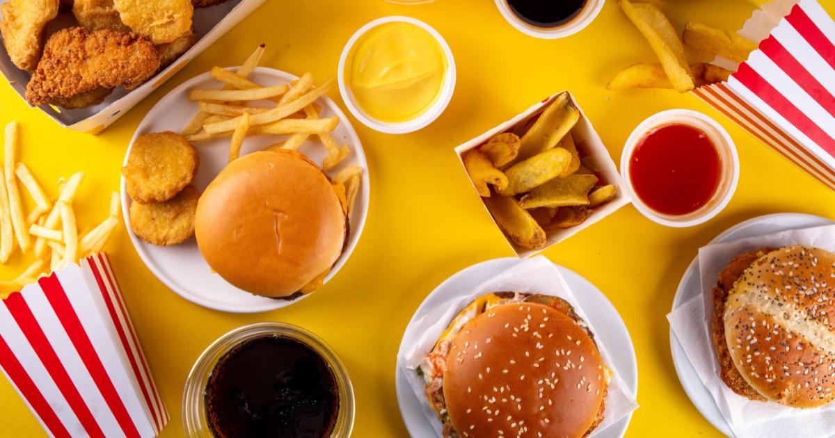 Studiu: Riscul de demenţă creşte cu alimente consumate zilnic de milioane de oameni