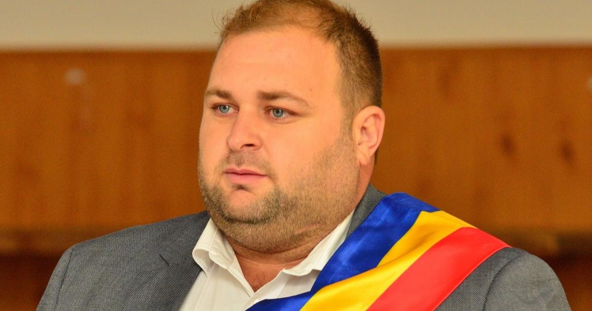 Poza pentru articolul Primar din Mureş, retinut pentru că ar fi furat curent. Poliţiştii au făcut 20 de percheziţii domiciliare