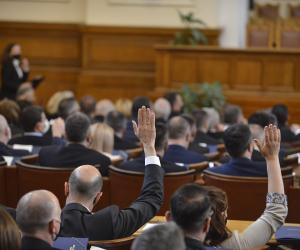 Cel mai bătrân șef de stat din lume. După 43 de ani la putere, introduce funcția de vicepreședinte