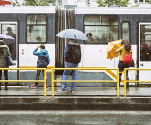 Urmează 3 zile de frig, ploi, lapoviţă sau ninsoare în aproape toată ţara. Alertă de vreme rea în Capitală