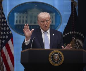 SUA menţin trupele pe poziţii, Iranul schimbă rutele navelor din Ormuz şi reclamă încălcarea acordului