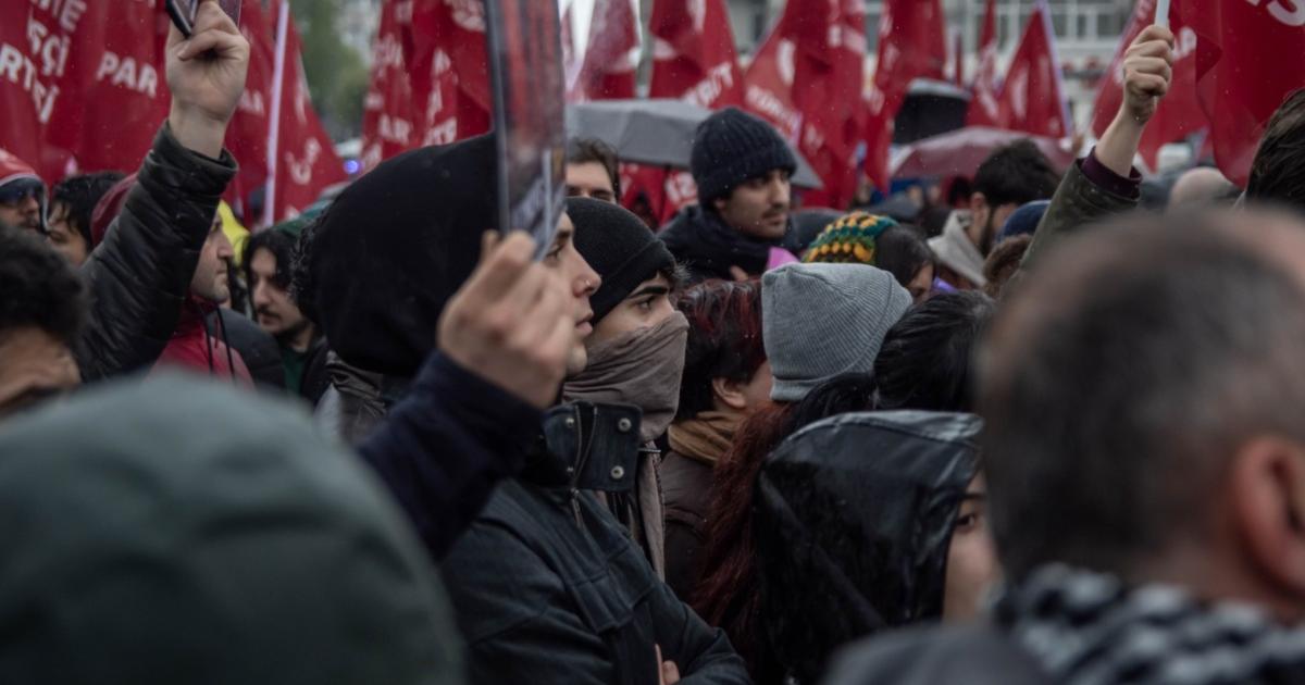 Poza pentru articolul Proteste masive și violențe de 1 Mai la Istanbul și Atena. Ce este mișcarea "May Day"