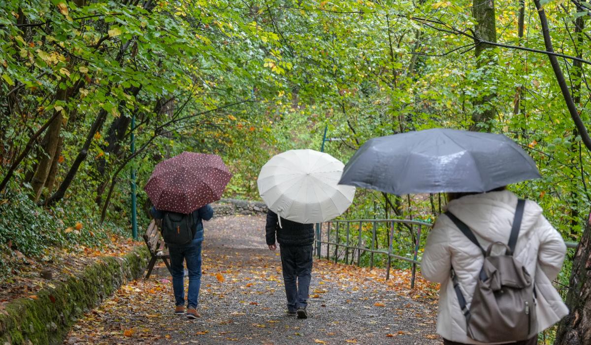 Vremea se schimbă radical în România, temperaturile scad și cu 10°C. Când scăpăm de frig