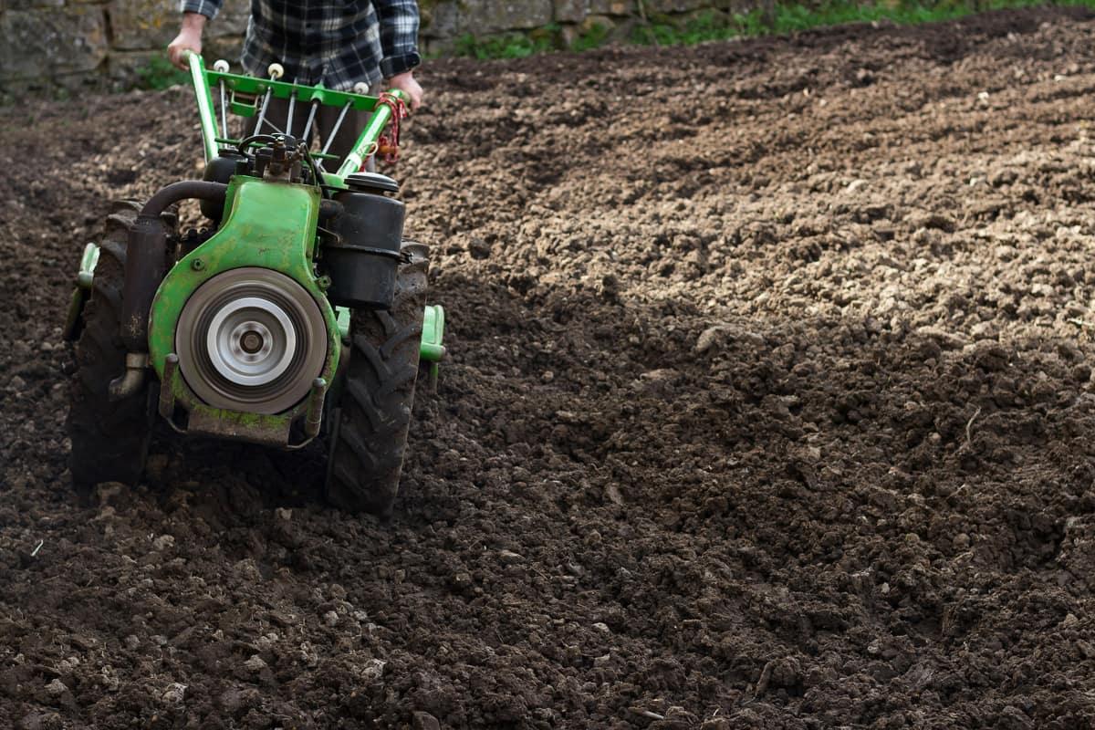 (P) Ce soluții folosesc fermierii pentru lucrări rapide?
