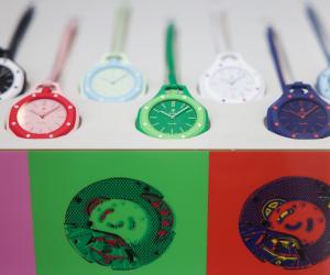 Cât costă ceasurile Swatch/Audemars Piguet pentru care lumea s-a luat la bătaie la cozi uriașe