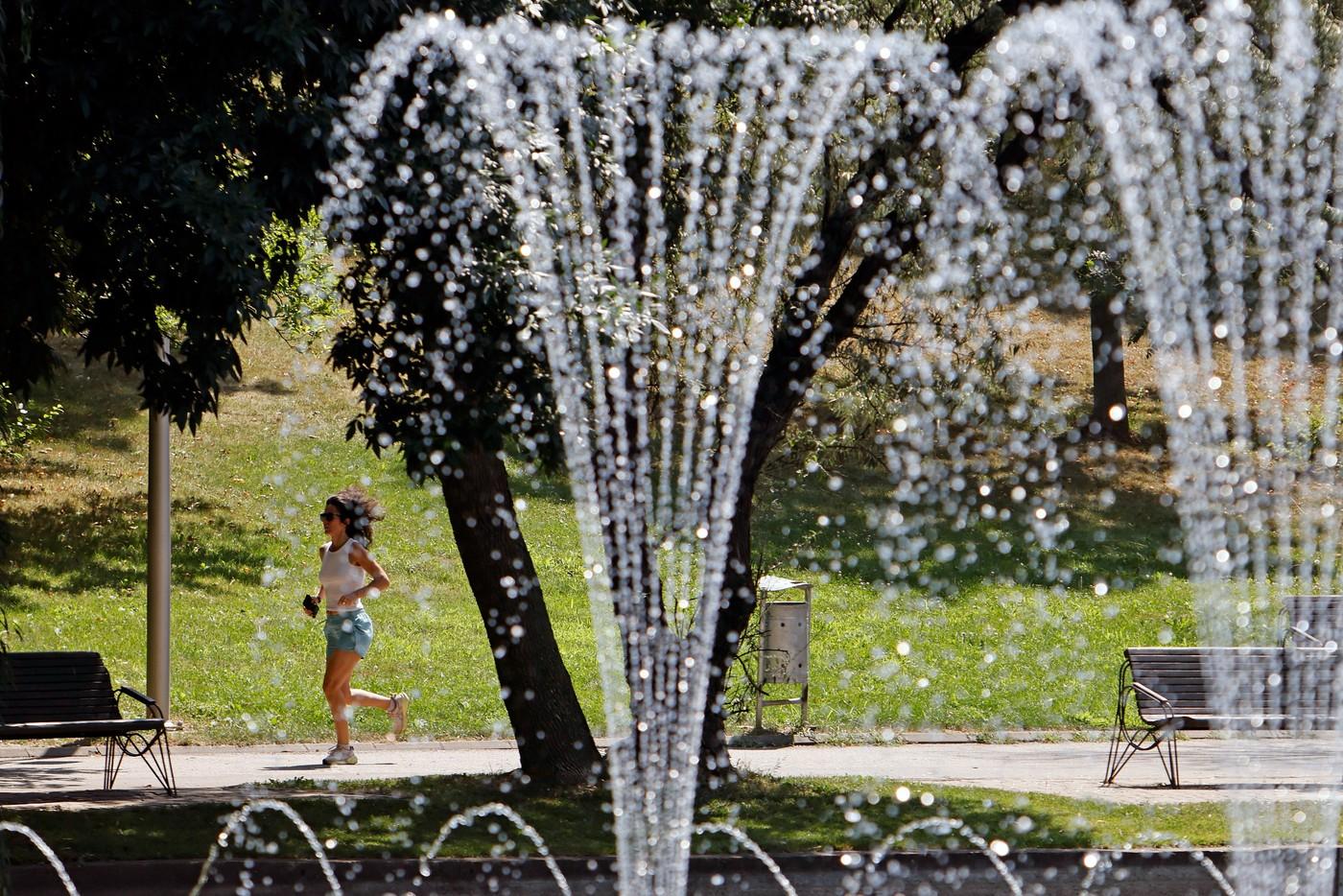 Început de vară cu temperaturi ridicate și ploi. Prognoza meteo pentru următoarele patru săptămâni
