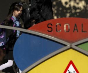 A murit în curtea școlii. Un elev de clasa a VIII-a din Bacău s-a stins sub privirile colegilor