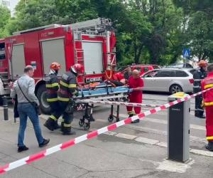 Un lift în care se aflau şase oameni a căzut în gol la Ministerul Transporturilor. O persoană a fost rănită