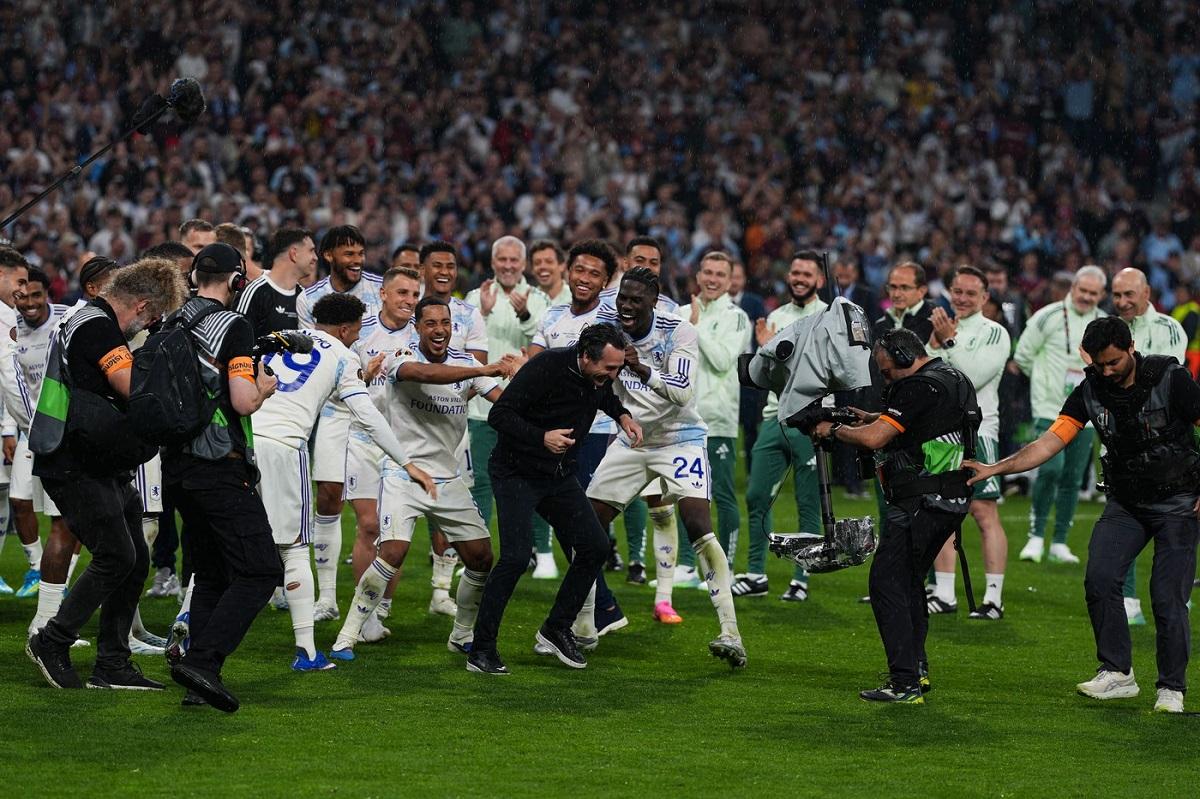 Unai Emery, "regele" Europa League, a câştigat trofeul şi cu Aston Villa