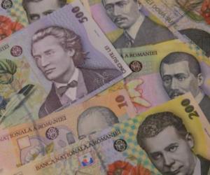 Analiștii financiari anticipează vremuri grele: Leul pierde teren, iar perspectivele economice se înrăutățesc