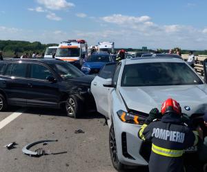 Haos în trafic la finalul vacanţei de 1 Mai. Accident în lanț cu 6 maşini pe A3 și filtre pe A2, la Feteşti