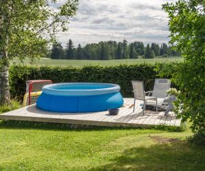 Tragedie fără margini în Dobreşti. Un băieţel de un an a murit înecat în piscina din curtea bunicilor