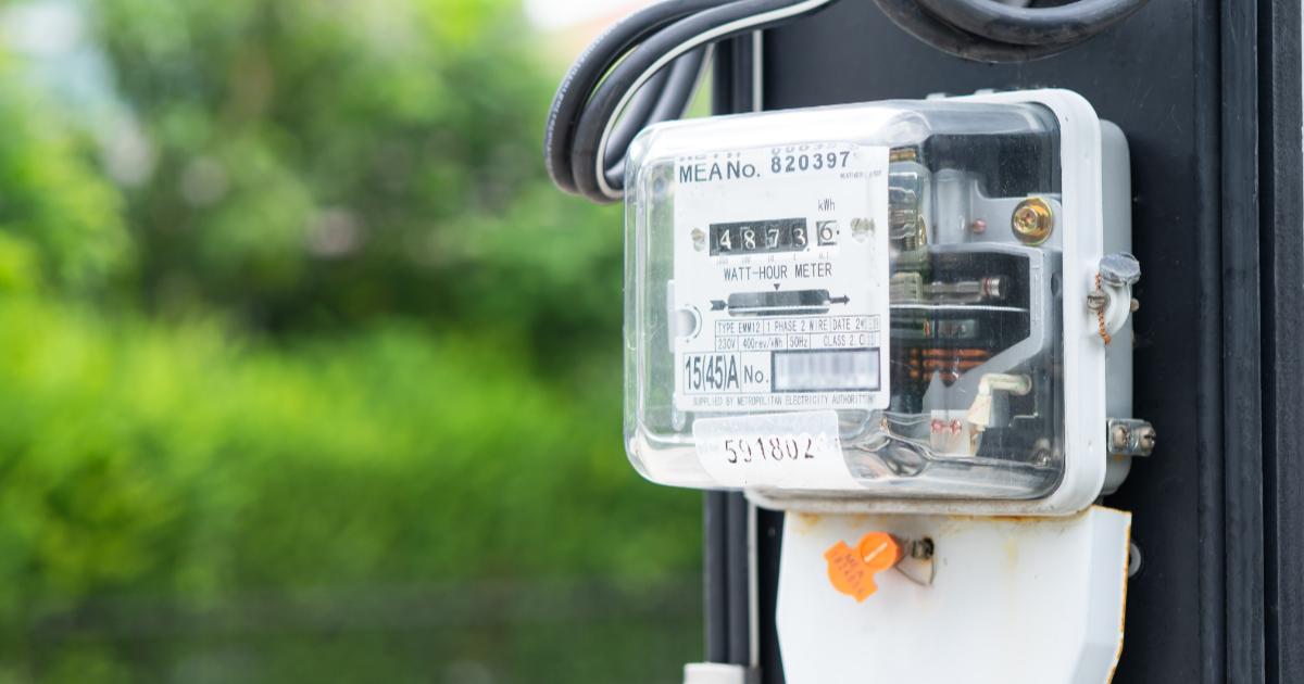 Compania care oferă curent electric gratuit câteva ore pe zi pentru mii de clienți din România