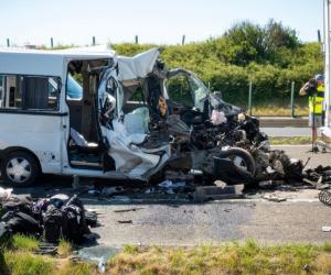 Masacru în Ungaria: 7 morţi după ce şoferul unui microbuz din Moldova ar fi adormit la volan