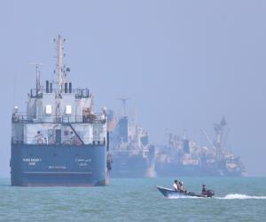 Drone kamikaze lansate de Iran spre navele din Ormuz, doborâte de SUA. Coridorul rămâne deschis
