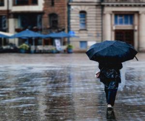 13 judeţe intră sub cod galben de ploi şi vijelii până joi noaptea