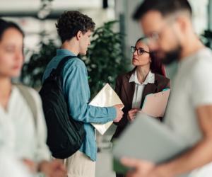 Oraşul din Italia unde învaţă şi români oferă tinerilor bani să rămână acolo. Ajutorul acoperă chiria pe un an