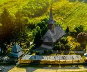 Comuna din regiunea "Toscana României" atrage tot mai mulţi orăşeni. Casele se vând pe bandă rulantă