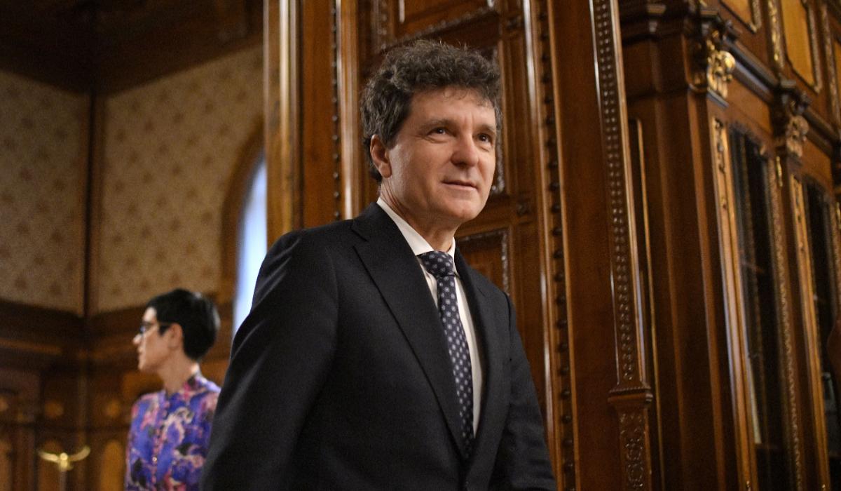 Politico: Nicuşor Dan se confruntă cu cel mai greu test pe măsură ce criza politică se adânceşte
