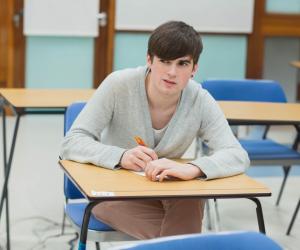 La ce oră încep examenele de la Bac 2026. Ce se întâmplă dacă întârzii şi alte reguli în sala de examen
