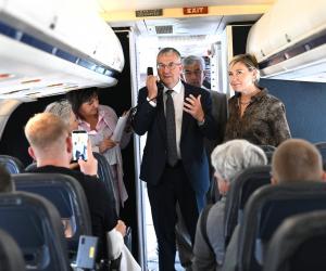 Compania aeriană care va muta pasagerii de la clasa întâi la economic. Va păstra însă o parte din bani