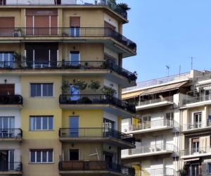 Țara în care românii vor să-și cumpere locuințe. Unele ajung să coste cât un apartament în România