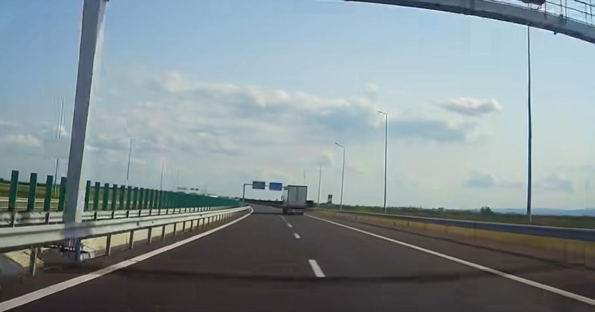 Poza pentru articolul Un pensionar de 77 de ani din Galaţi, filmat cum intră pe contrasens pe A7, a rămas fără permis