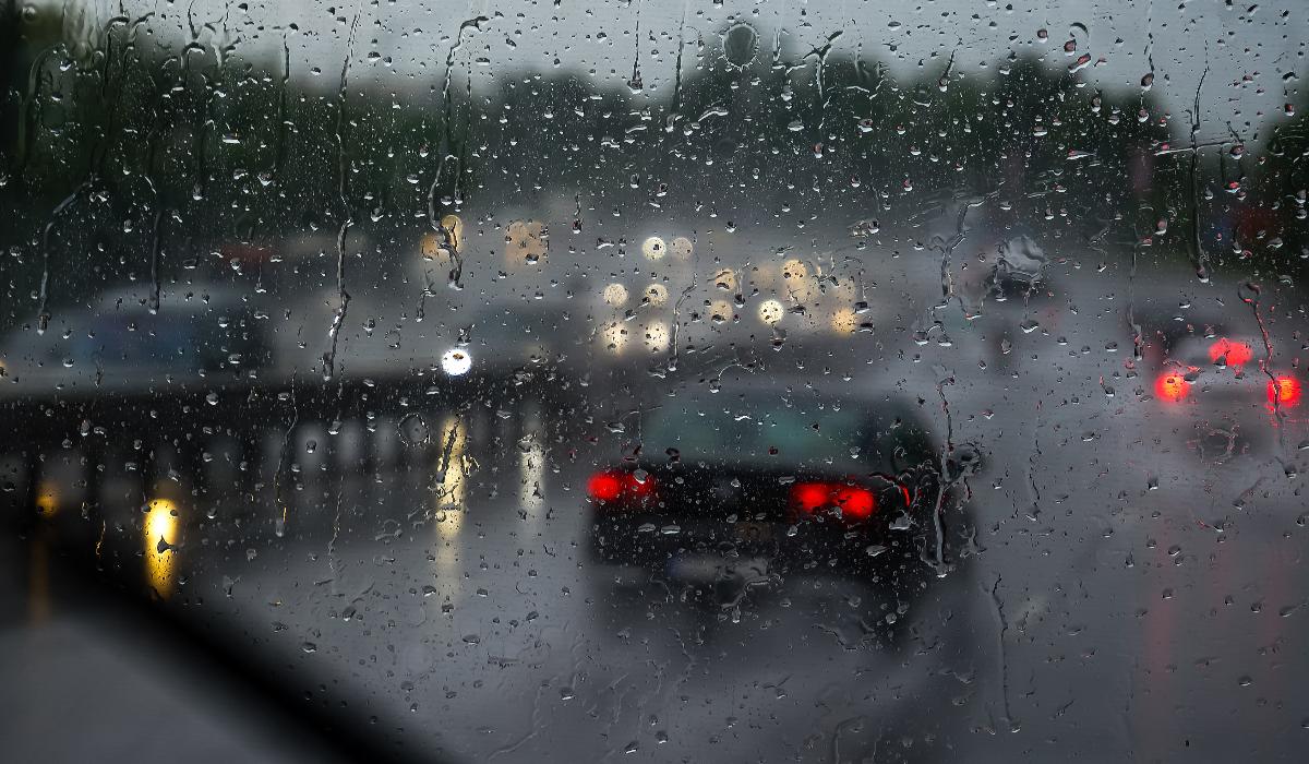 Nouă alertă meteo: 12 județe și Capitala, lovite de furtuni până luni seară. HARTĂ