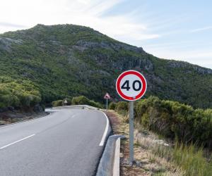 Un instructor auto britanic dezvăluie o eroare a şoferilor care le poate aduce amenzi de 1.000 de lire
