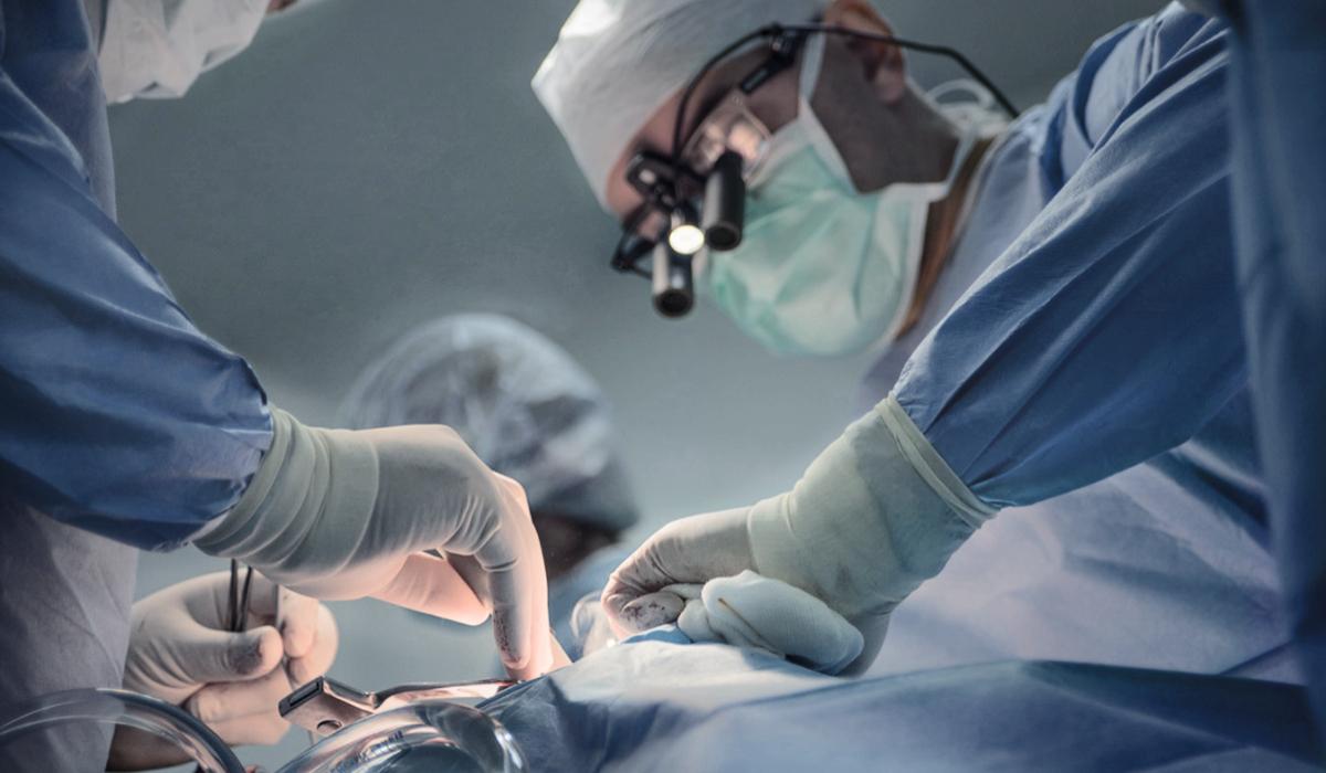 Dispozitive cardiace extrase de la cadavre, implantate fără acordul pacienților, la Iași. Doi medici, reținuți