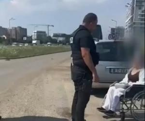 O femeie cerşea în Capitală la câţiva metri distanţă de maşina de lux a mamei ei. Ce au descoperit poliţiştii