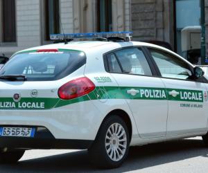 Un român a sechestrat un cuplu în Italia după o întâlnire intimă în 3. Cum au reuşit victimele să ceară ajutor
