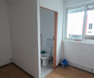 Garsoniere cu 15.000 de euro în 4 cartiere din București. Cum arată în interior