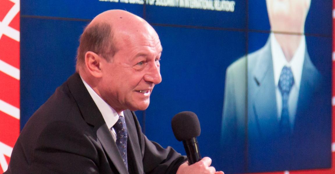 Băsescu critică propunerile lui Grindeanu pentru gestionarea crizei: Vrea un guvern al lui în Parlament