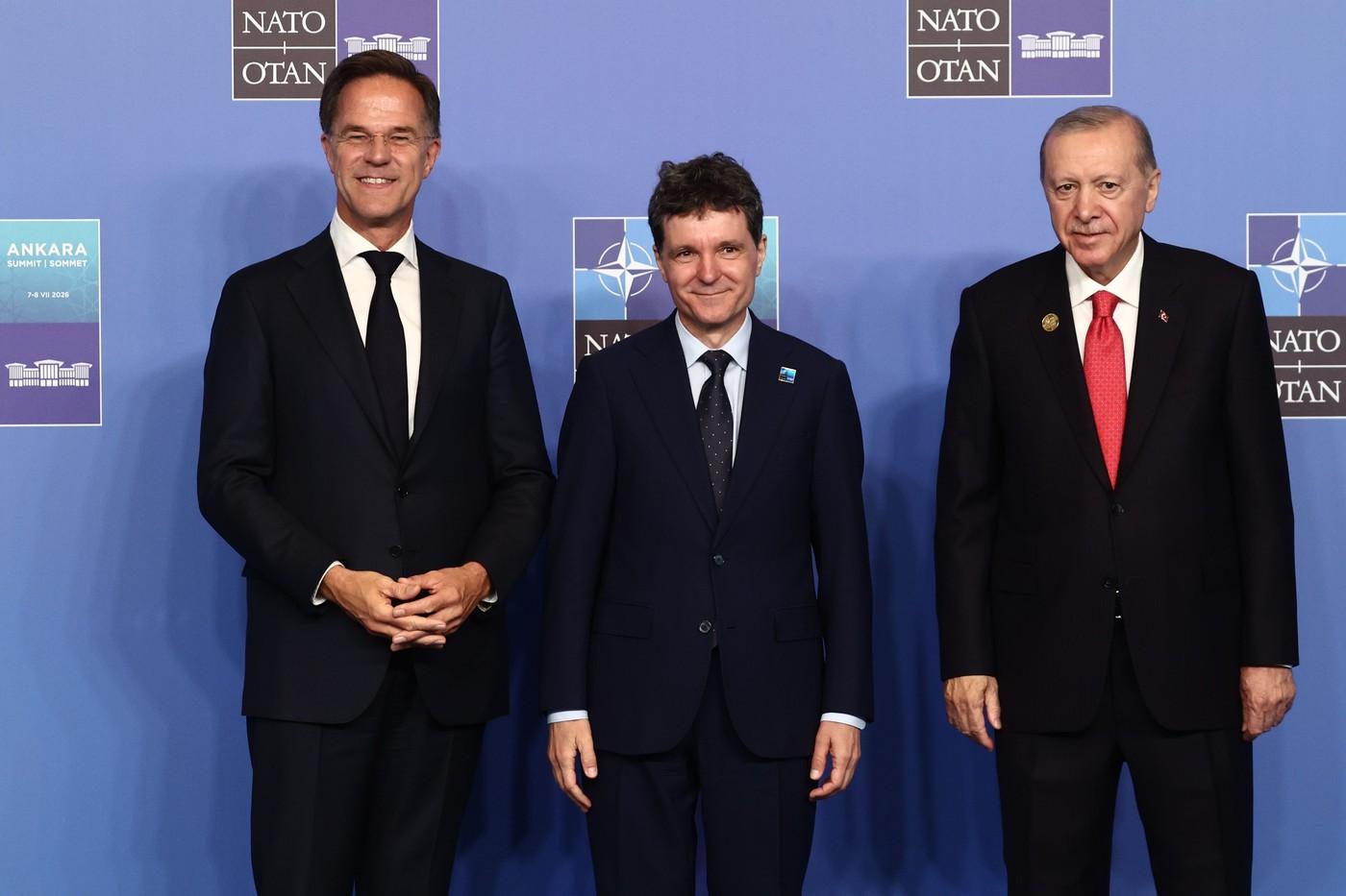 Nicușor Dan: România va primi 2,15 miliarde € de la NATO pentru extinderea conductelor de combustibil