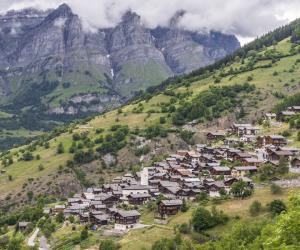 Un sat din Europa le oferă 21.000 de dolari celor care se mută aici, plus câte 3.000 de dolari pe lună