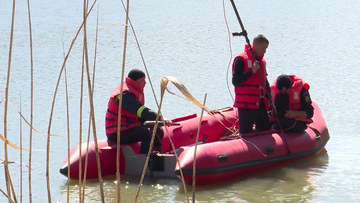 Un bărbat a murit înecat la pescuit, în Dolj. Intrase în apă să-și recupereze lansetele