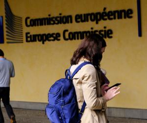 Stagii plătite pentru absolvenţii români la Comisia Europeană. Cine poate primi până la 1.500 de euro pe lună