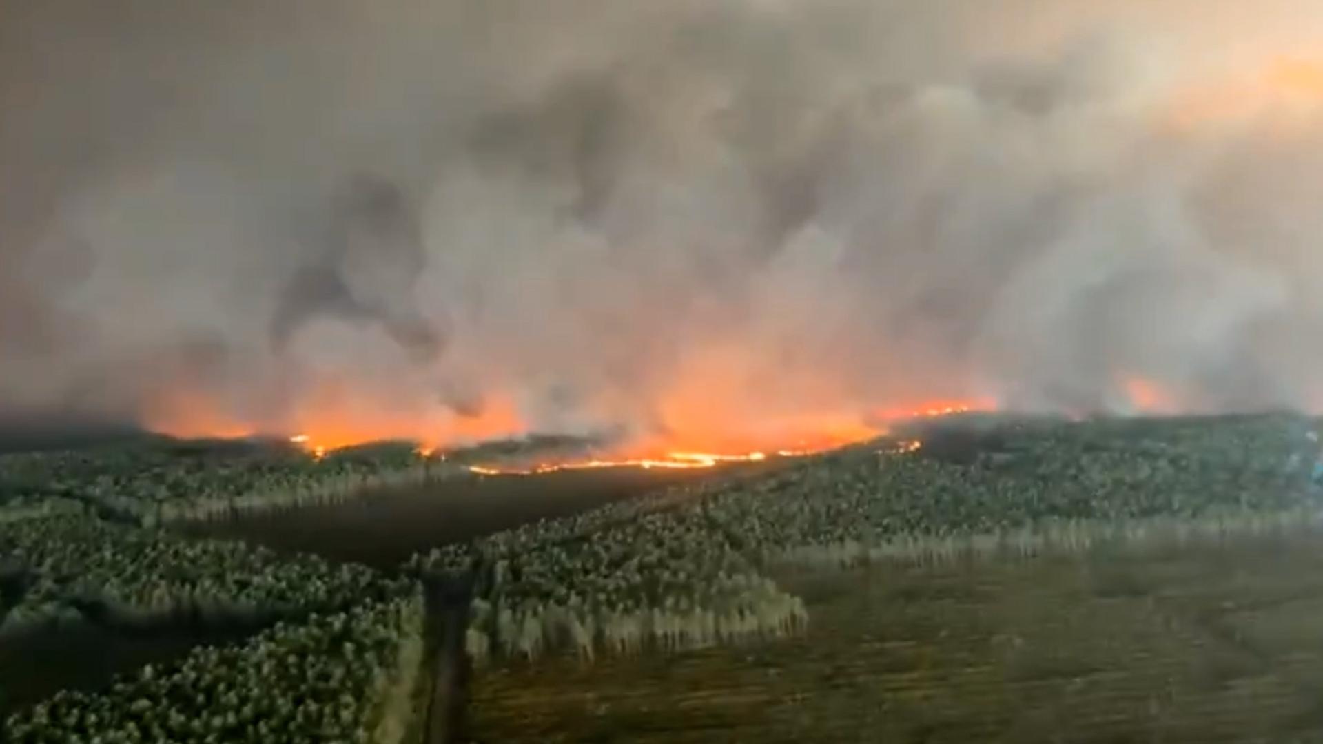 50.000 de oameni evacuaţi din cauza incendiilor apocaliptice din Europa. "Nu a mai trăit nimeni aşa ceva"