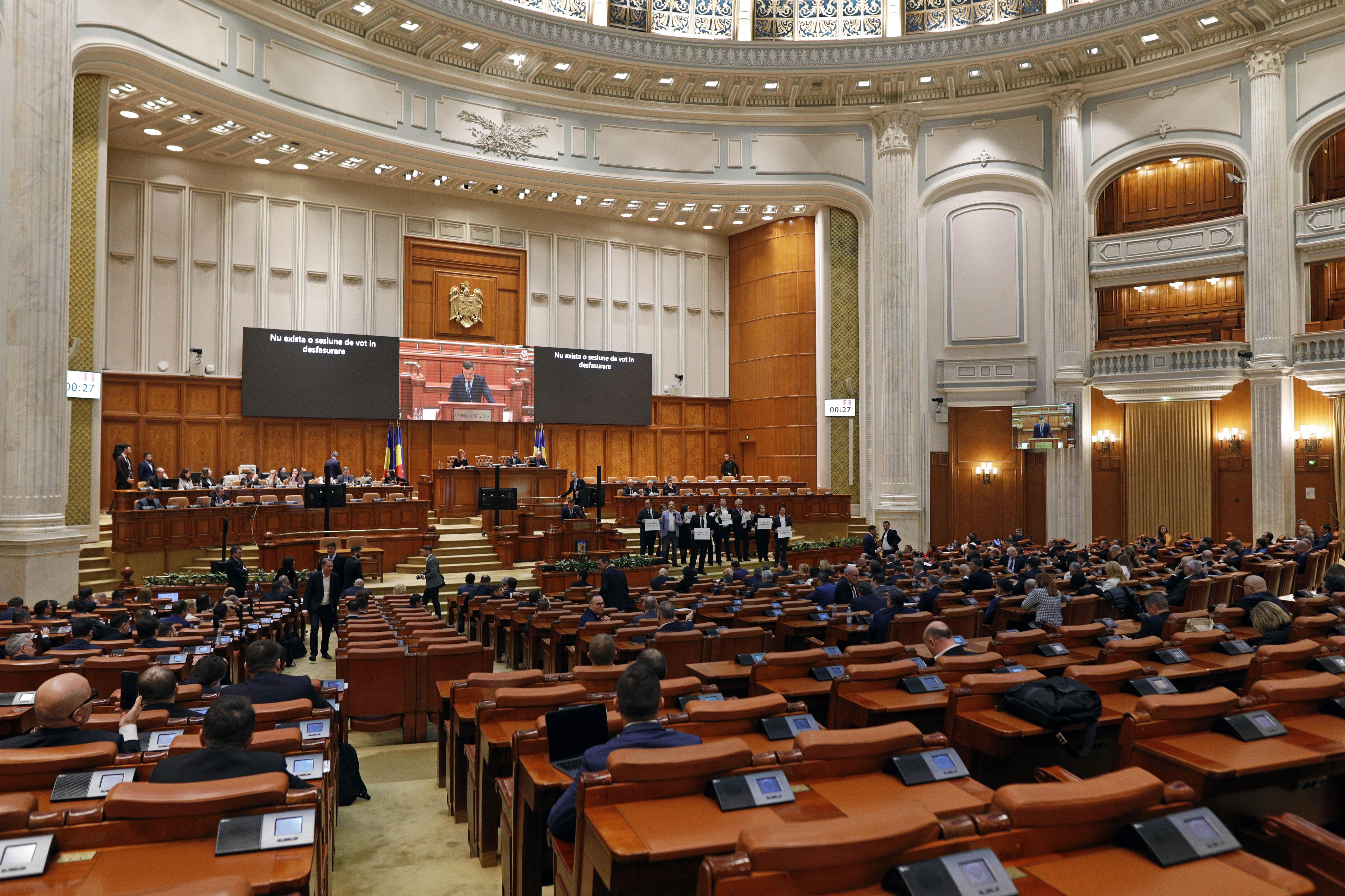 5 din 6 proiecte cruciale pentru banii din PNRR, adoptate. A rămas Legea Salarizării, de 770 miliioane euro