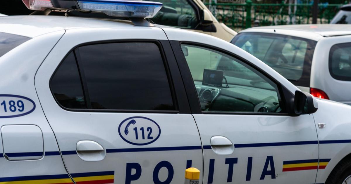 Bărbatul a fost arestat după ce a şantajat o minoră de 15 ani pentru a-i trimite fotografii intime.