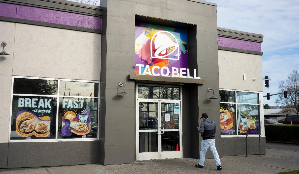 Parazitul care a pus pe jar lanţul Taco Bell. Mii de clienţi infectaţi după ce au mâncat produse contaminate