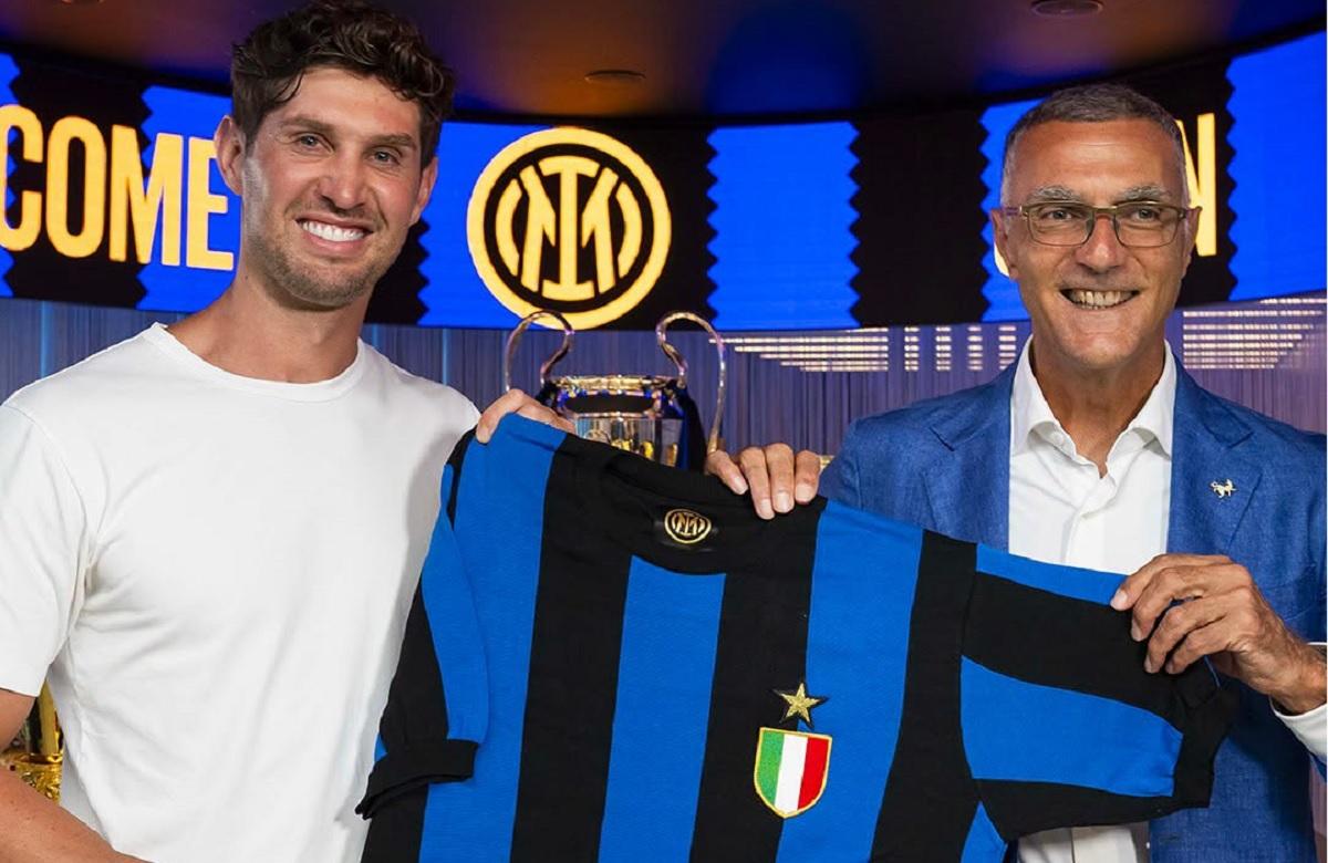 Cerut insistent de Cristi Chivu, John Stones a fost prezentat oficial drept noul jucător al lui Inter 