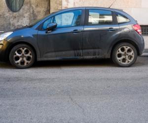 Amenzi de 5.000 de lei pentru mașinile murdare lăsate pe domeniul public. Unde se aplică măsura