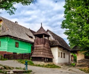 Satul cu doar 17 locuitori, invadat de peste 100.000 de turiști: "Ce e aici, grădină zoologică?!"