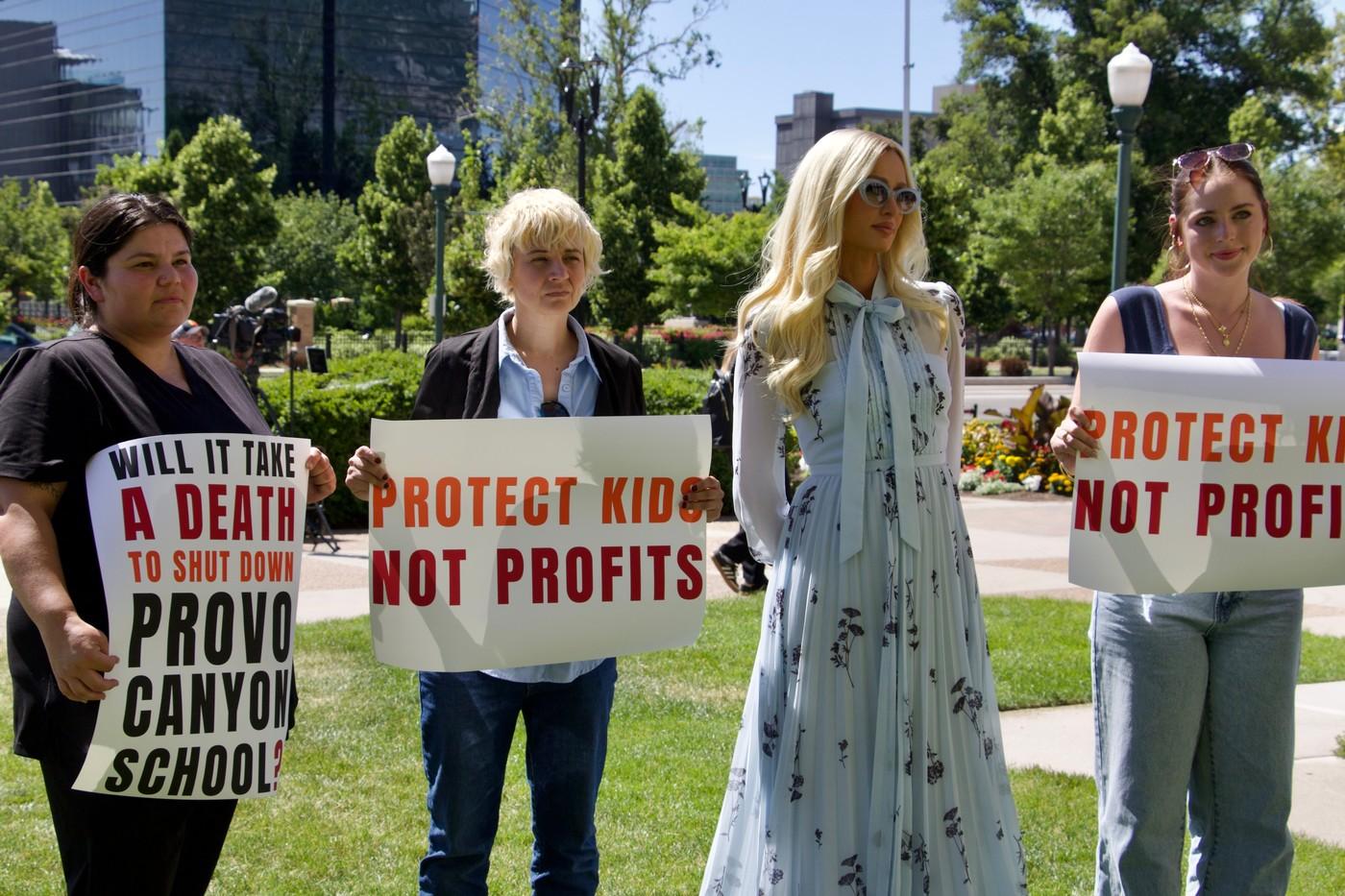 Școala cu internat unde Paris Hilton susține că a fost abuzată va fi închisă: "Am fost unul dintre acei copii"